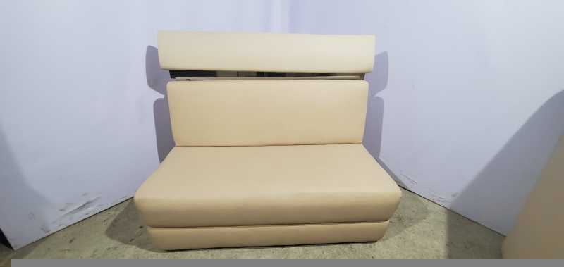 Диван для кафе прямой 132/75/115 см. Ухаживать за алькантарой просто.