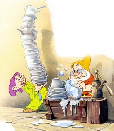 Гномики моют посуду.