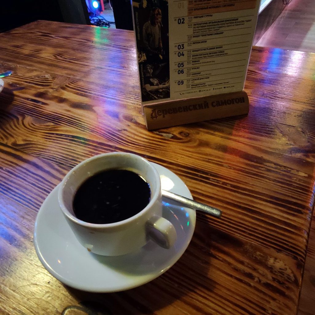 Вам обязательно следует разместить внутри вашего кафе и на витринах вывески о проводимых специальных мероприятиях или рекламных акциях. 