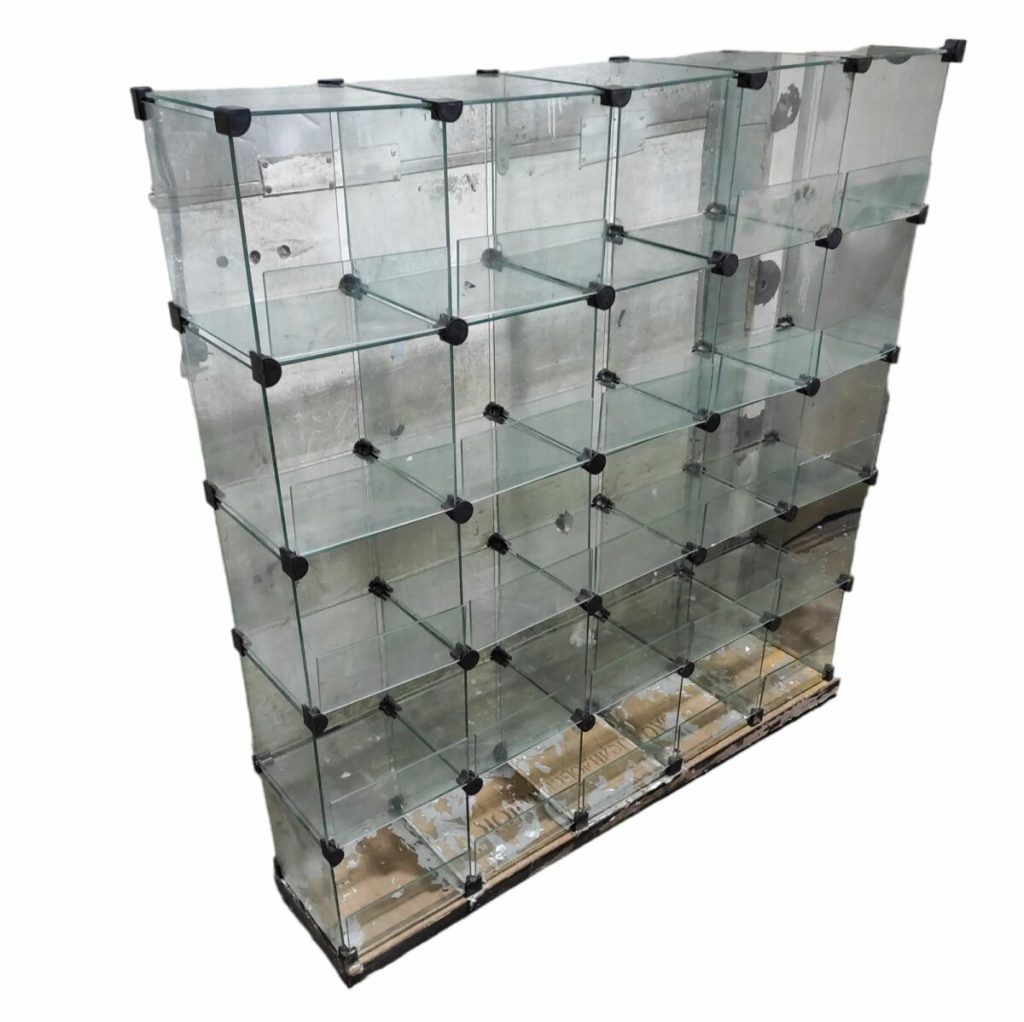 Витрина стеклянные кубы