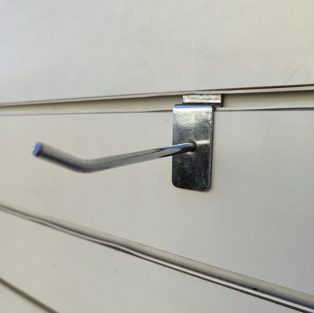 Крючок хром на экономпанель