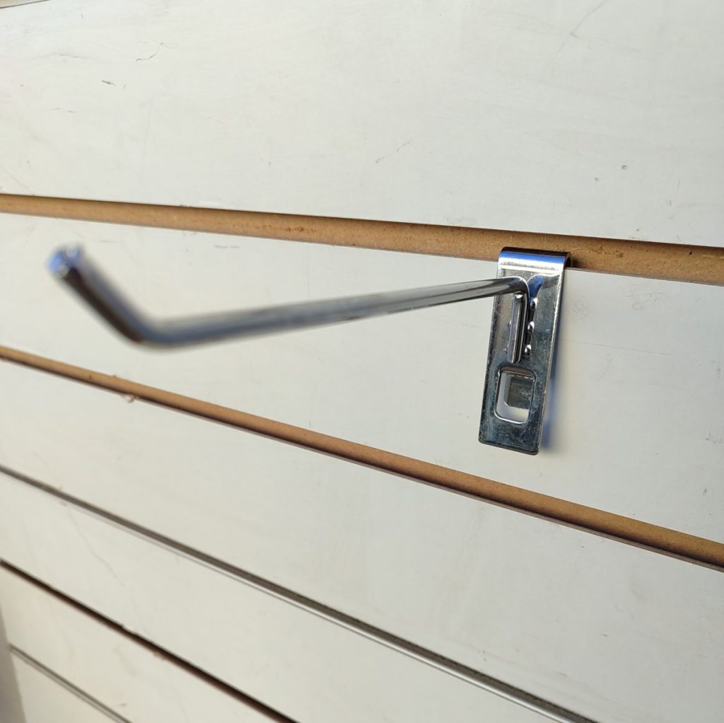 Крючок хром на экономпанель