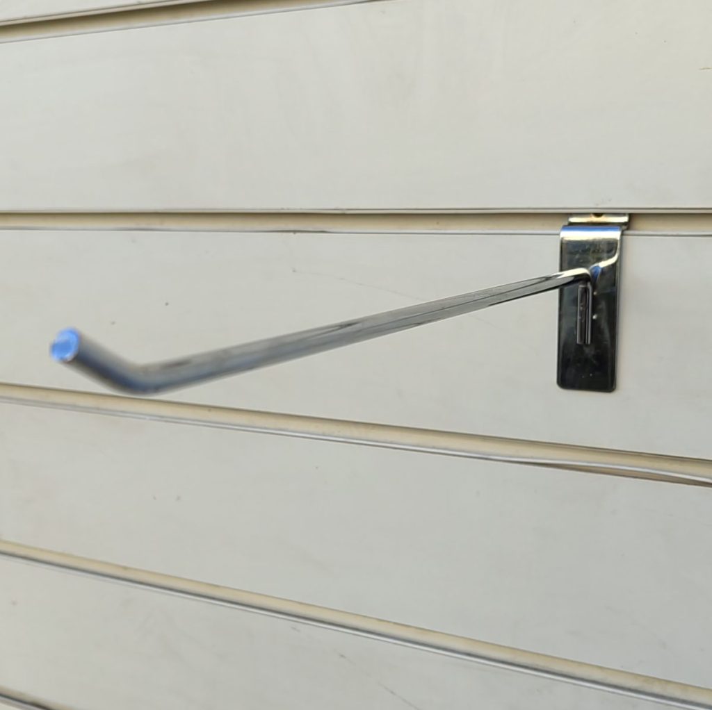 Крючок хром на экономпанель