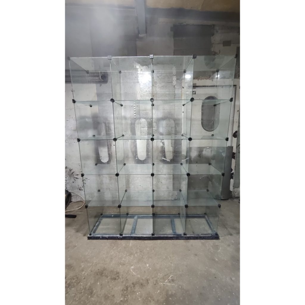 Витрина стеклянные кубы