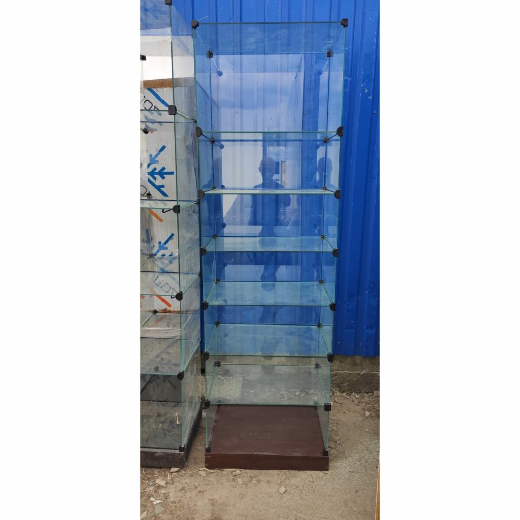 Стеклянный куб витрина