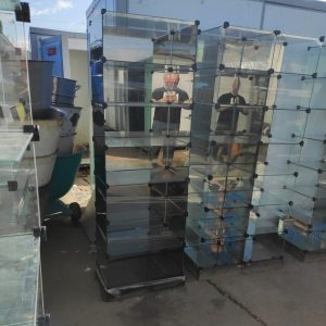 Стеклянный куб витрина 62.5/42.5/193 7 ячеек