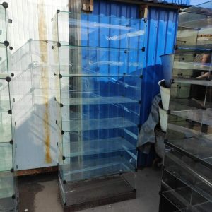 Стеклянный куб витрина 84/42.5/193 7 ячеек