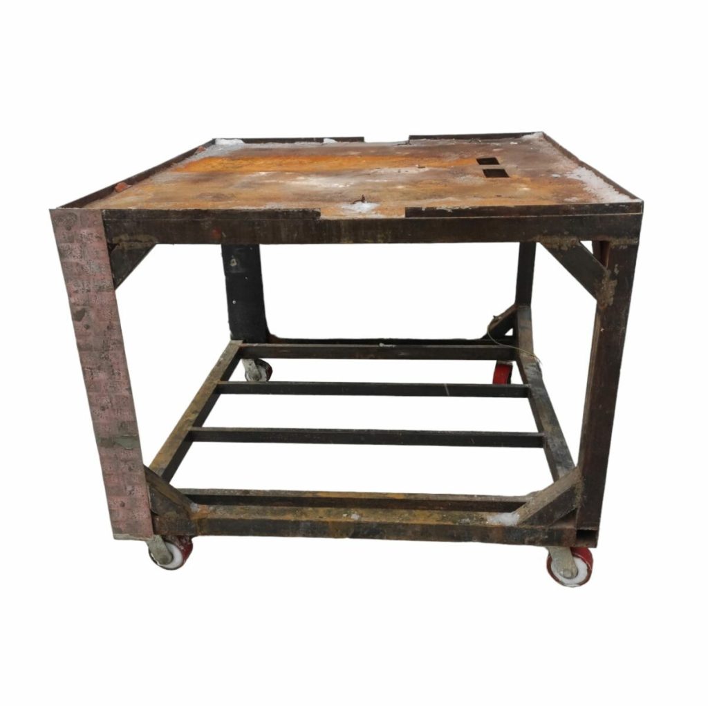 Подставка на колесах