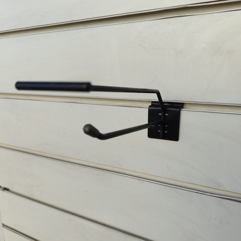 Крючок черный на экономпанель